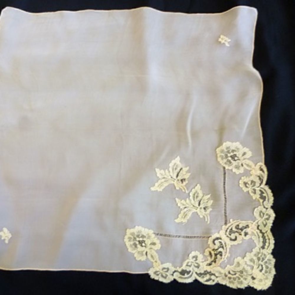 1940'S PEACHY LACE APPLIQUE SILK SCARF 20" SQ
